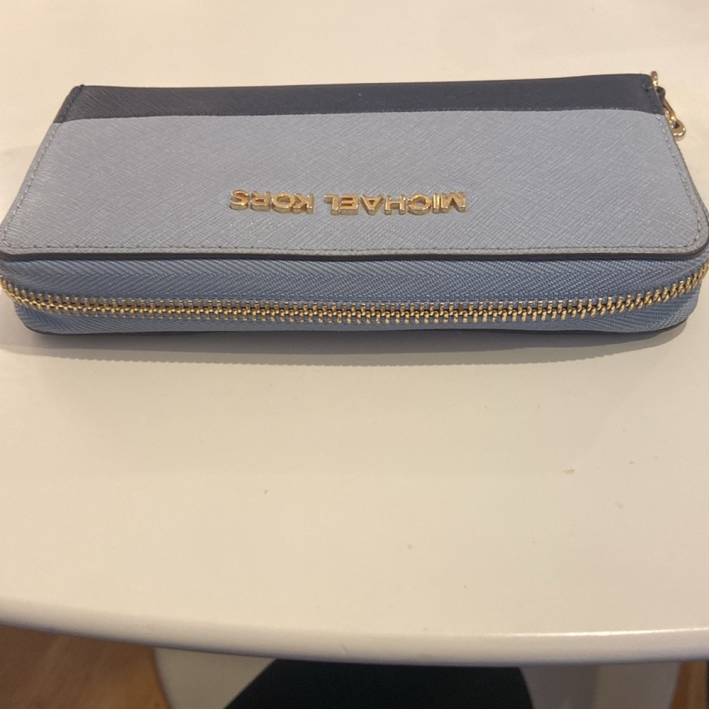Michael Kors Two Tone Zip Around Wallet/Phone Case *MISSING WRISTLET STRAP* - Picture 6 of 9